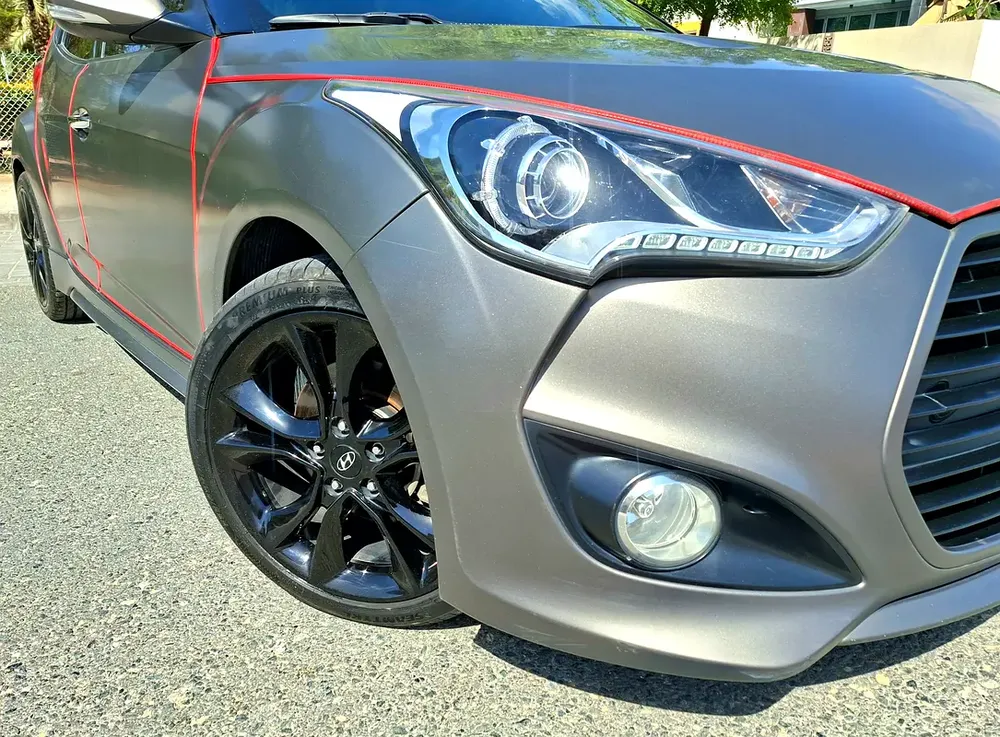 Lady Driven Veloster 1.6 Turbo 2017, GCC Top Option, Original Paint, Service History, Well Maintaine - Image 14