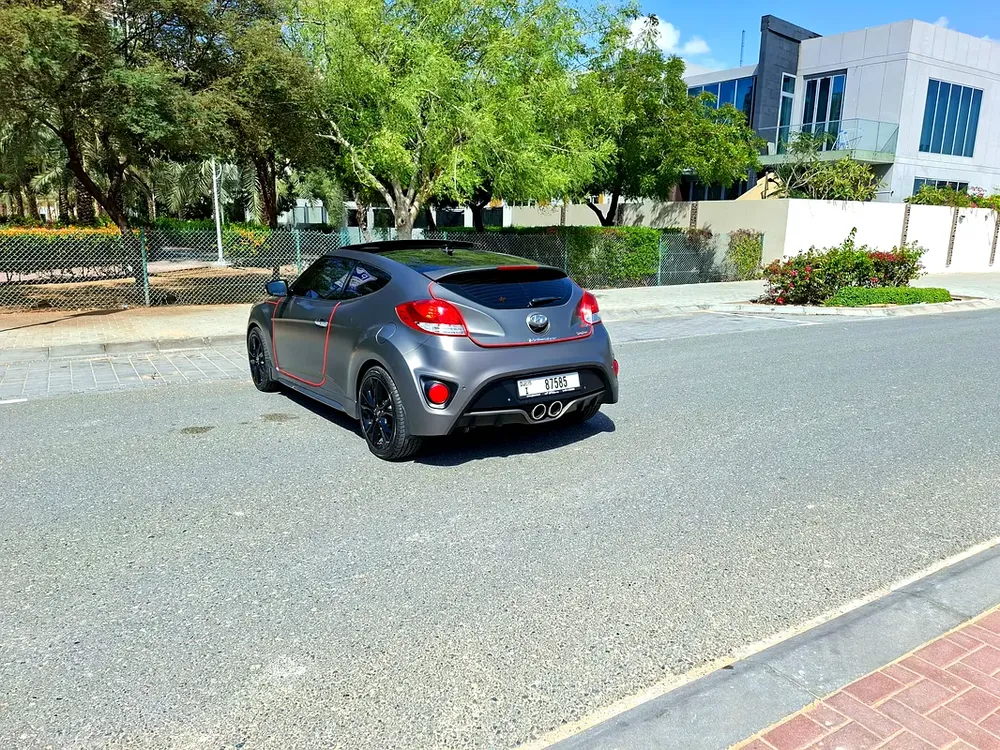 Lady Driven Veloster 1.6 Turbo 2017, GCC Top Option, Original Paint, Service History, Well Maintaine - Image 18