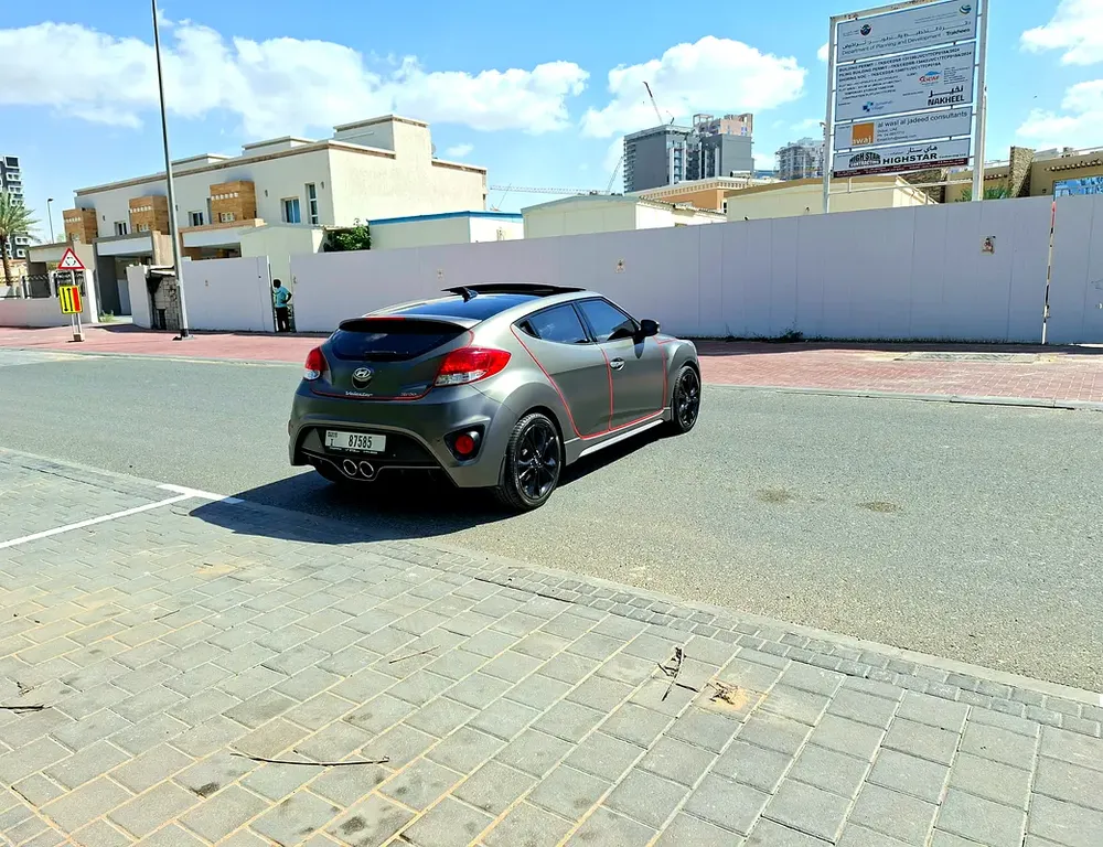 Lady Driven Veloster 1.6 Turbo 2017, GCC Top Option, Original Paint, Service History, Well Maintaine - Image 19