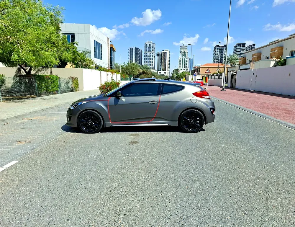 Lady Driven Veloster 1.6 Turbo 2017, GCC Top Option, Original Paint, Service History, Well Maintaine - Image 5