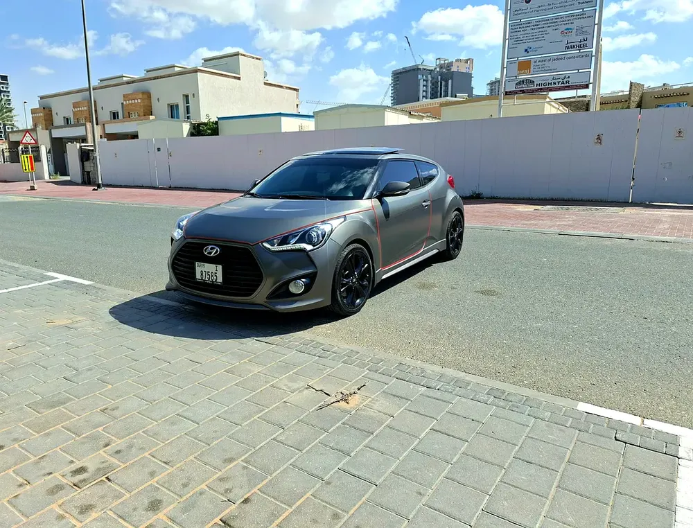Lady Driven Veloster 1.6 Turbo 2017, GCC Top Option, Original Paint, Service History, Well Maintaine - Image 7
