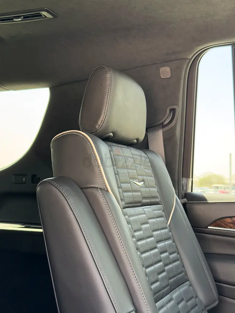 Cadillac Escalade ESV 2023 - Image 10