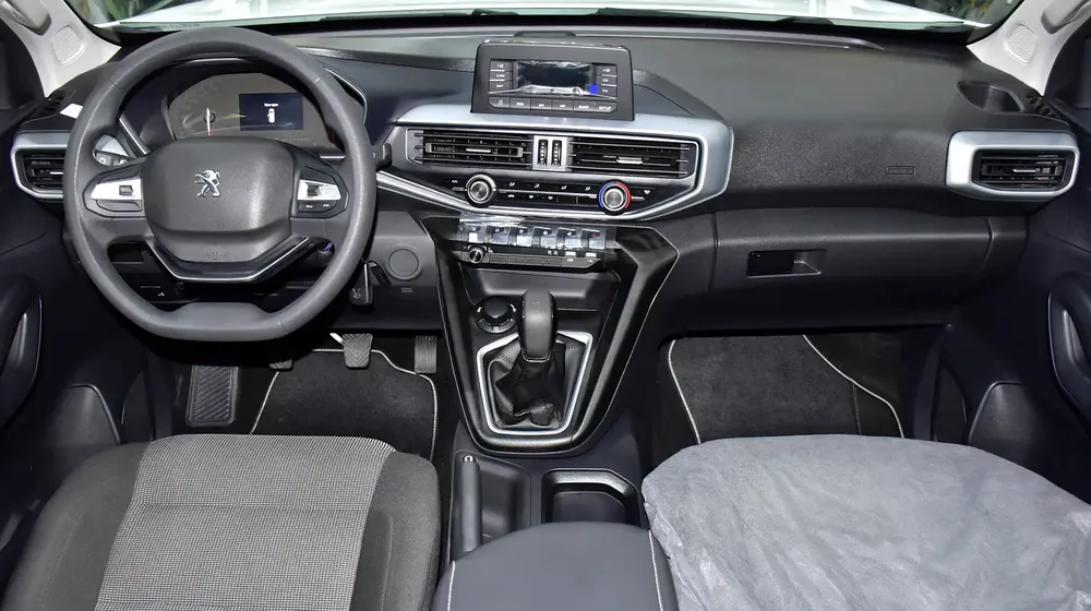 DIESEL ( ديزل ) Peugeot Landtrek 4WD ( 2023 Model ) in White Color GCC Specs - Image 11