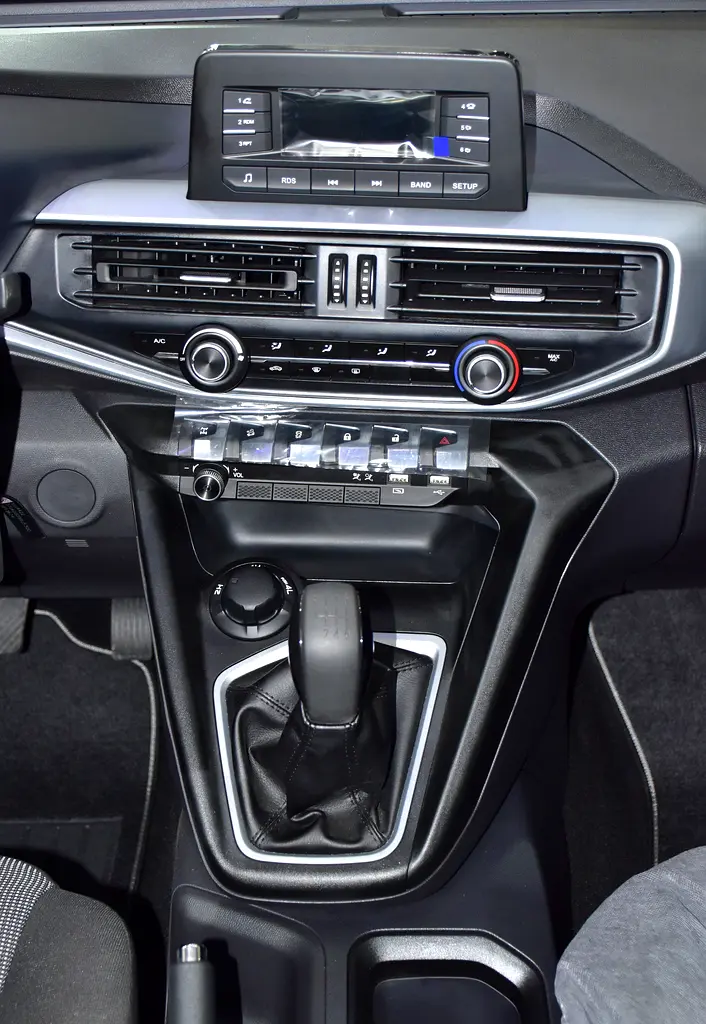 DIESEL ( ديزل ) Peugeot Landtrek 4WD ( 2023 Model ) in White Color GCC Specs - Image 13