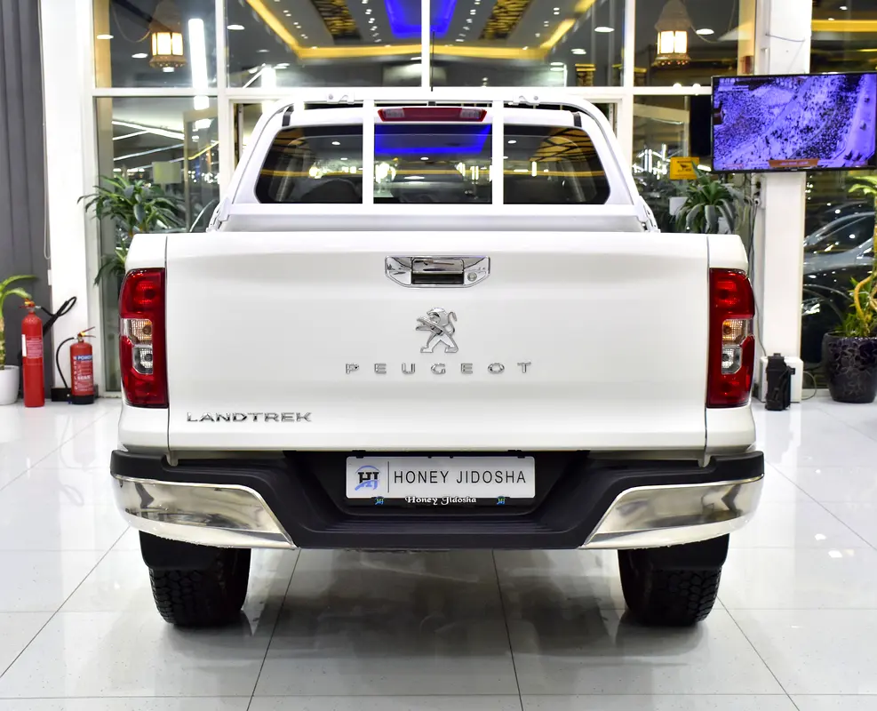 DIESEL ( ديزل ) Peugeot Landtrek 4WD ( 2023 Model ) in White Color GCC Specs - Image 5