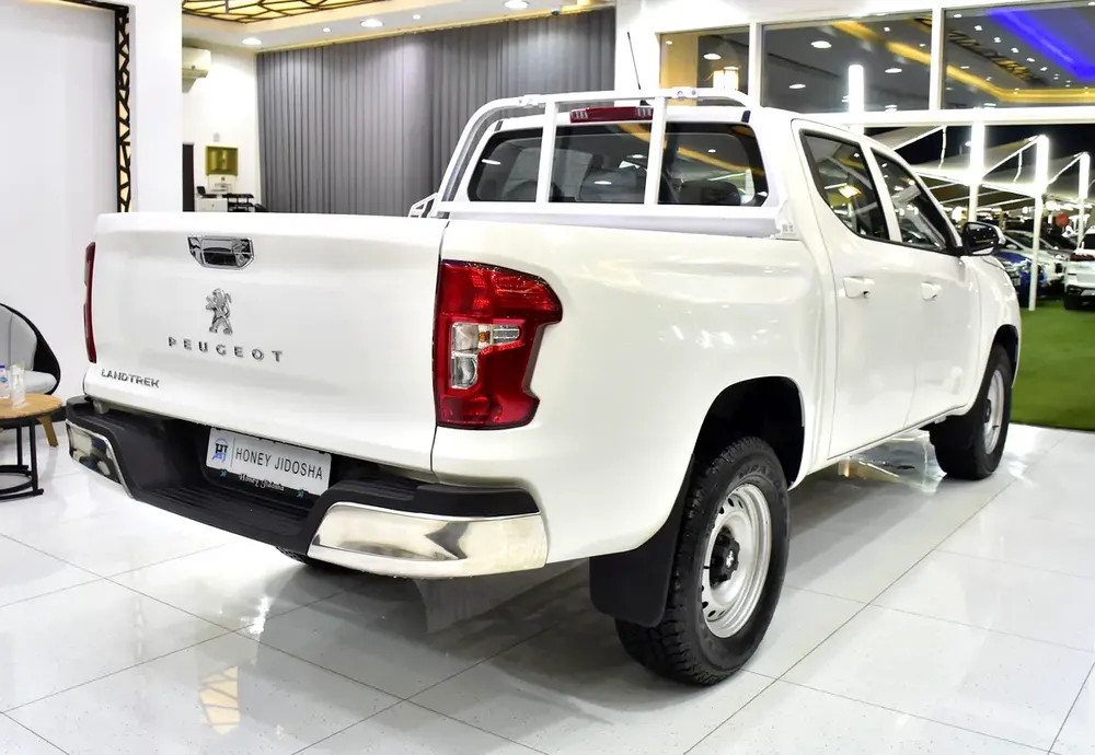 DIESEL ( ديزل ) Peugeot Landtrek 4WD ( 2023 Model ) in White Color GCC Specs - Image 6