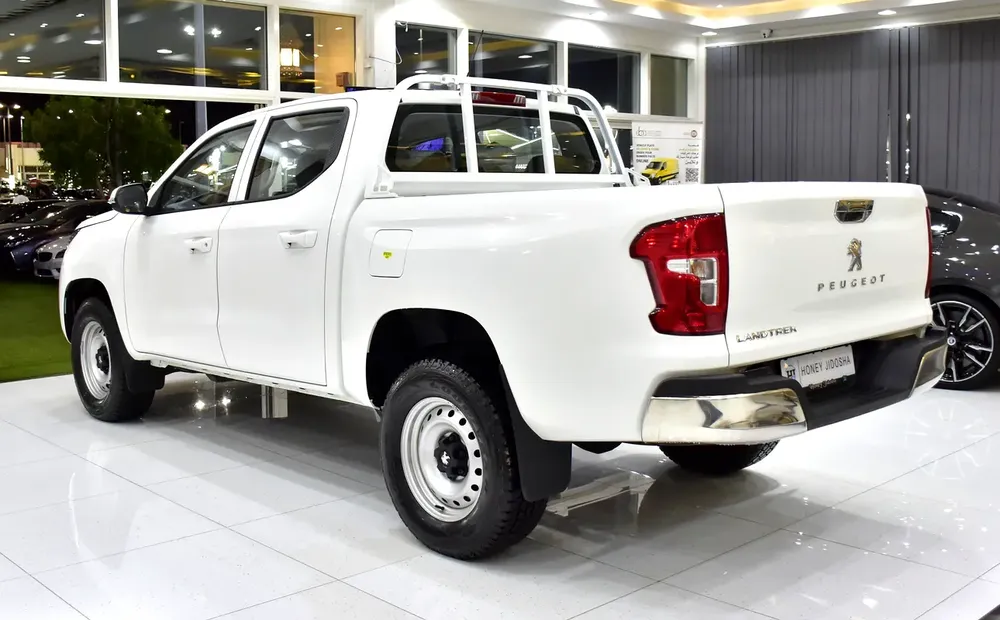 DIESEL ( ديزل ) Peugeot Landtrek 4WD ( 2023 Model ) in White Color GCC Specs - Image 7