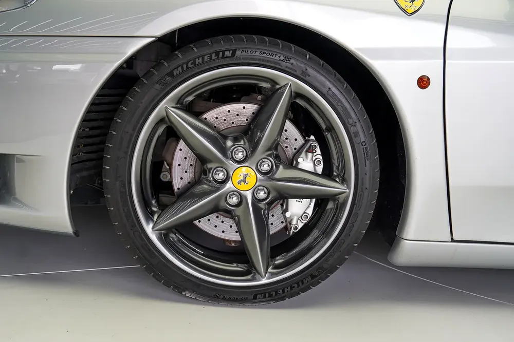 360 SPIDER | MANUAL | TWO TONE INTERIOR | WARRANTY AVAILABLE - Image 6