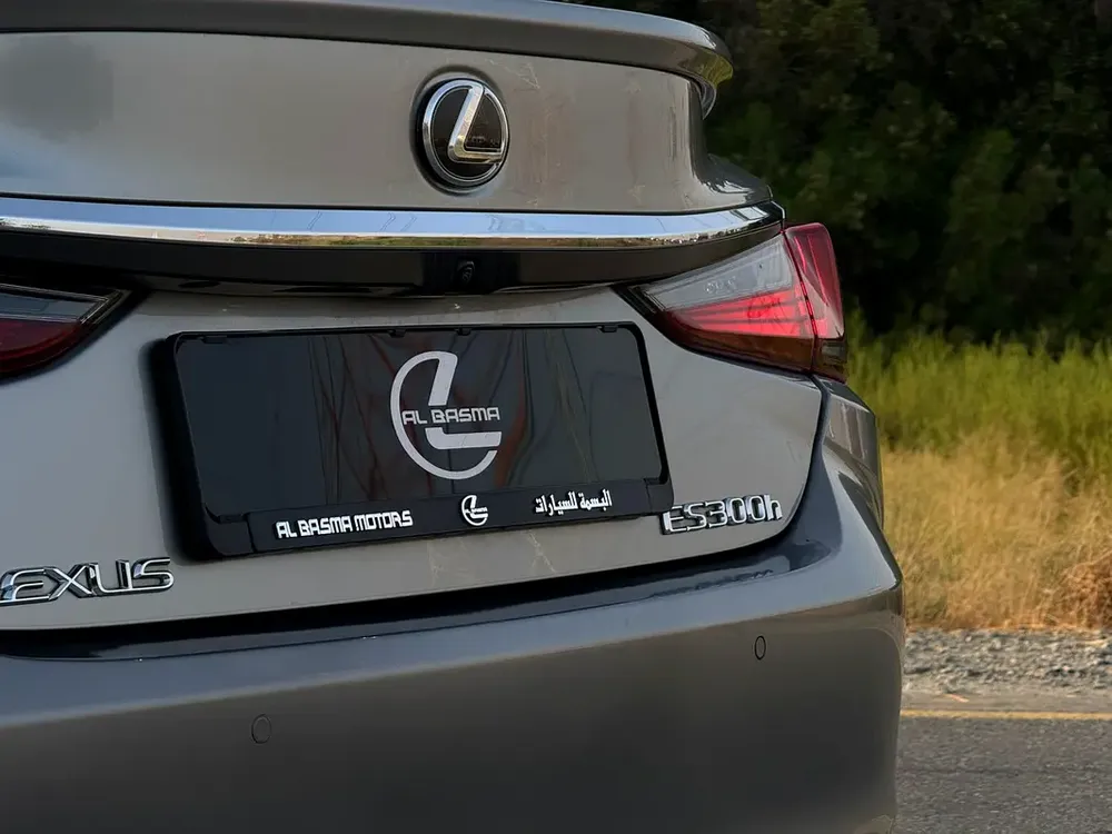 Lexus ES300h 2023 | GCC Specs - Image 5