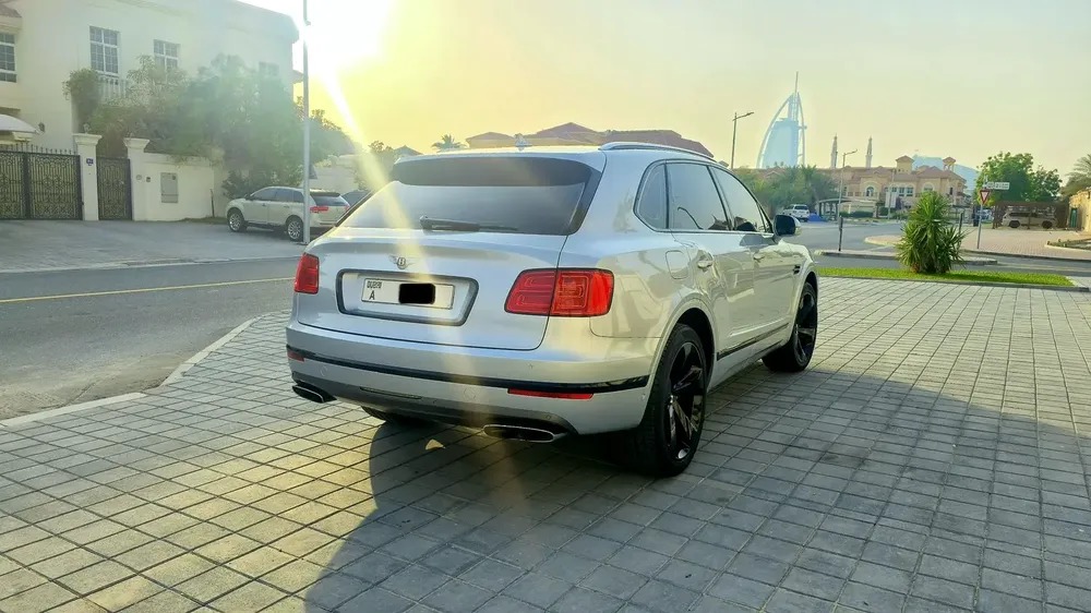 Bentley bentayga first edition W12 GCC in excellent condition. - Image 4