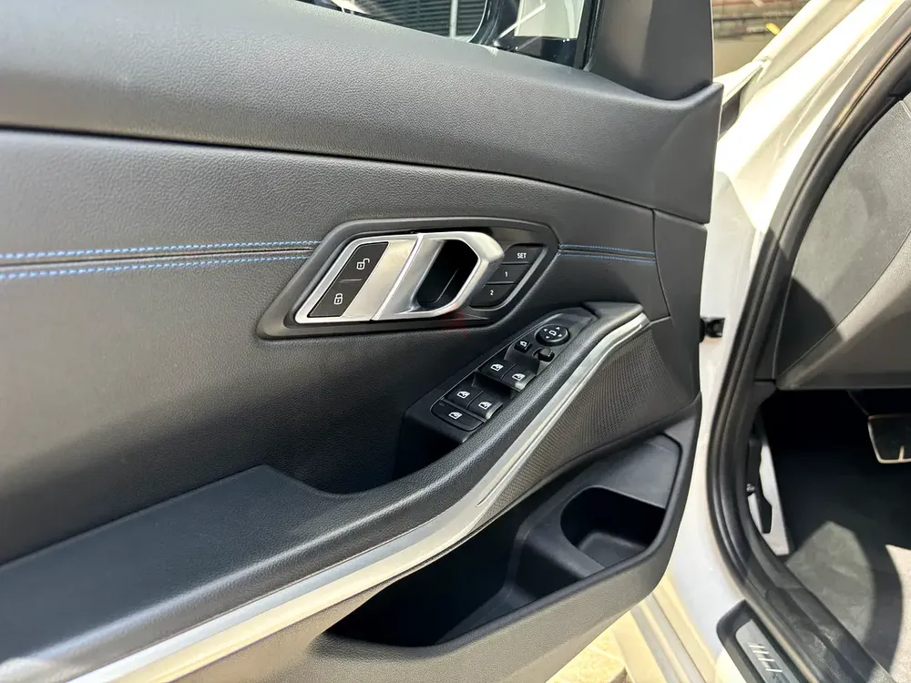 BMW 3-Series 320i 2020 GCC Specs - M-Sport Package - Immaculate Condition - Image 13