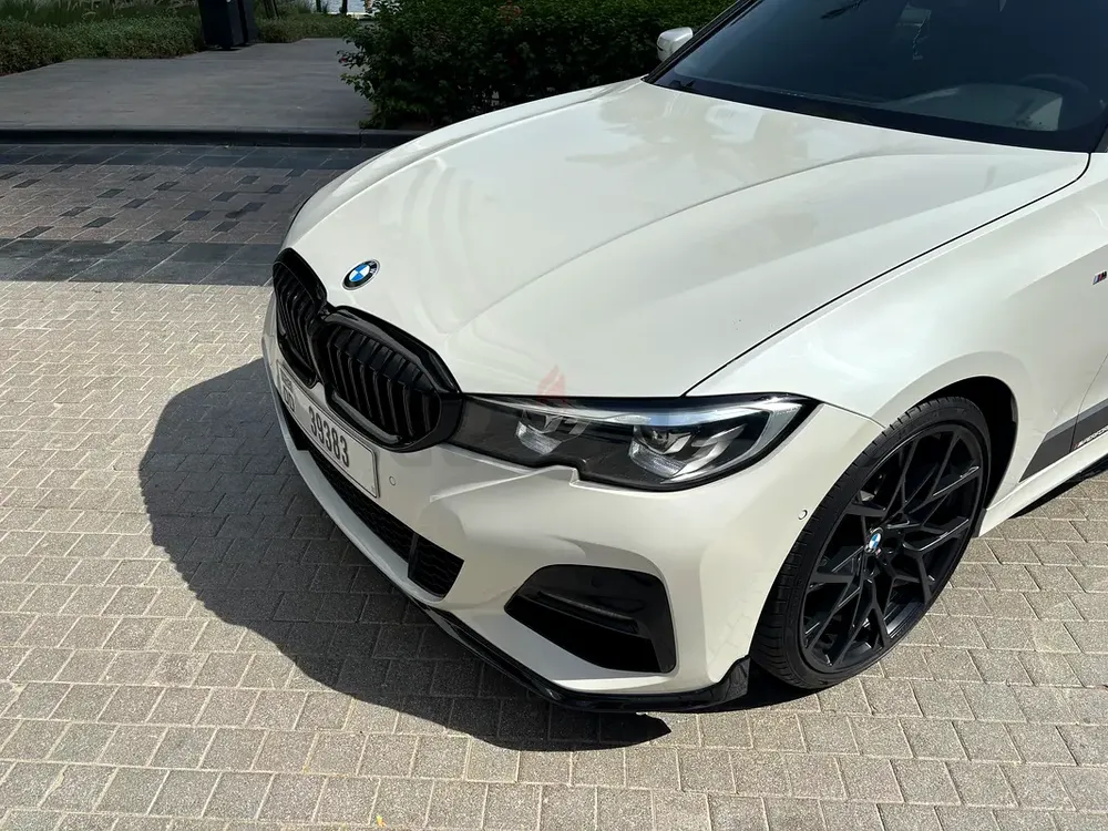 BMW 3-Series 320i 2020 GCC Specs - M-Sport Package - Immaculate Condition - Image 4