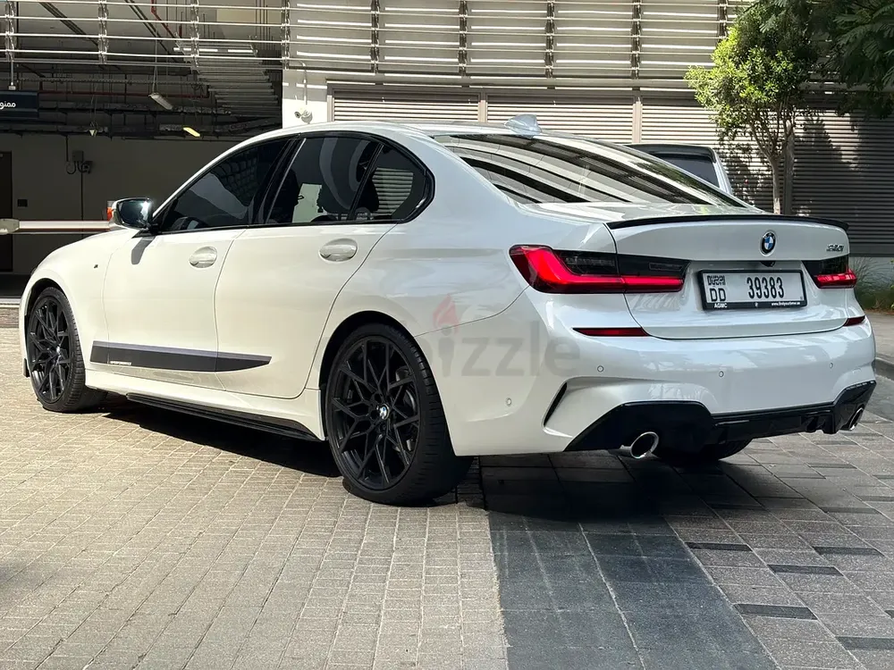 BMW 3-Series 320i 2020 GCC Specs - M-Sport Package - Immaculate Condition - Image 6