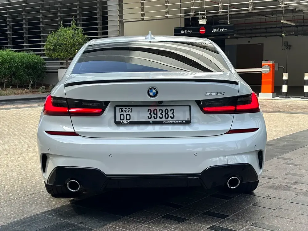 BMW 3-Series 320i 2020 GCC Specs - M-Sport Package - Immaculate Condition - Image 7