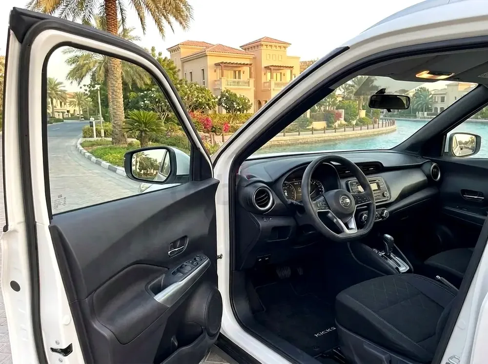 Low mileage- immaculate condition- GCC - ready to drive - Image 4