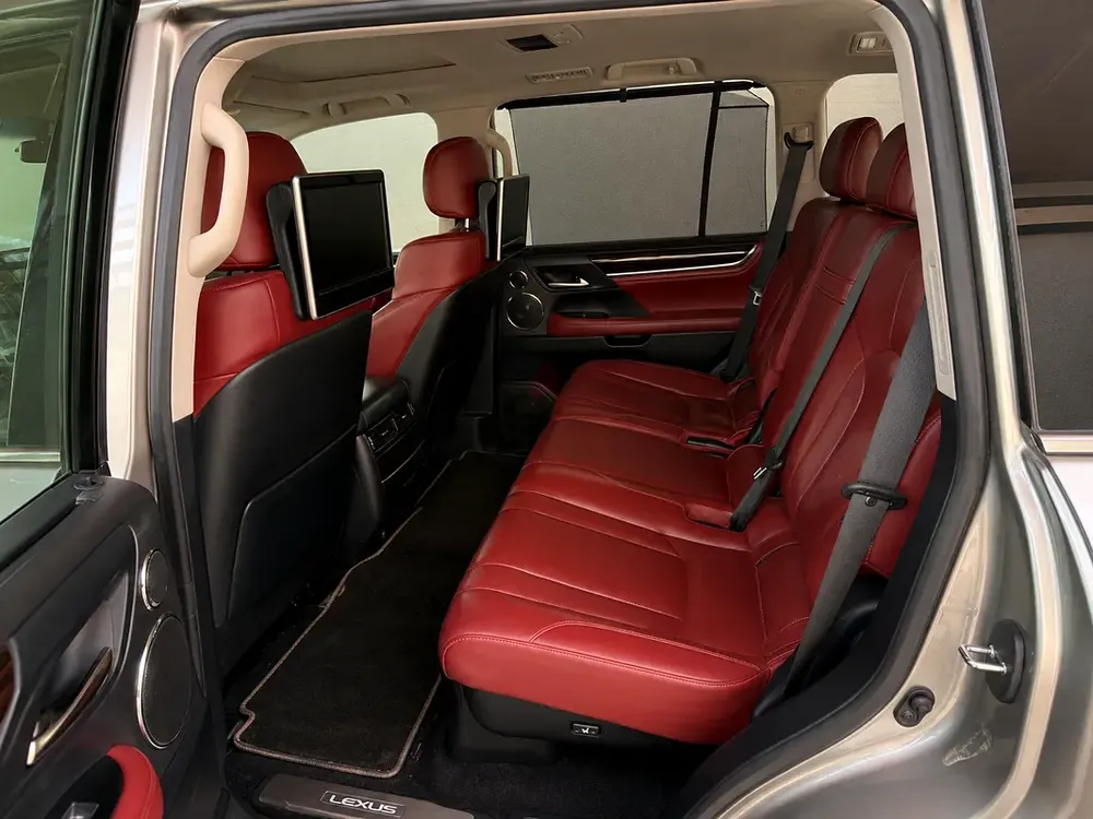 Lexus LX 570 Signature 2018 | GCC Specs | Pristine Condition - Image 11