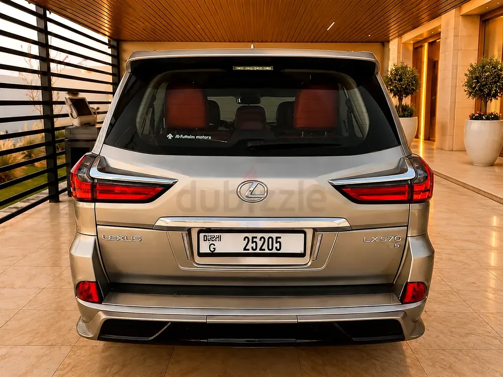 Lexus LX 570 Signature 2018 | GCC Specs | Pristine Condition - Image 4
