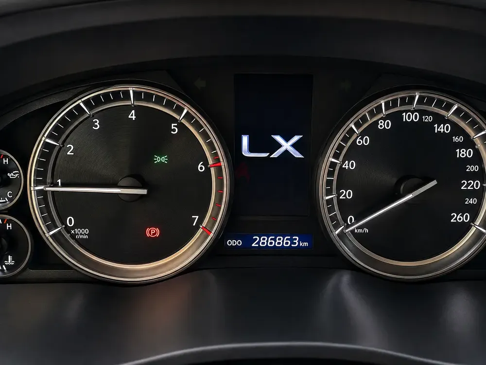 Lexus LX 570 Signature 2018 | GCC Specs | Pristine Condition - Image 7