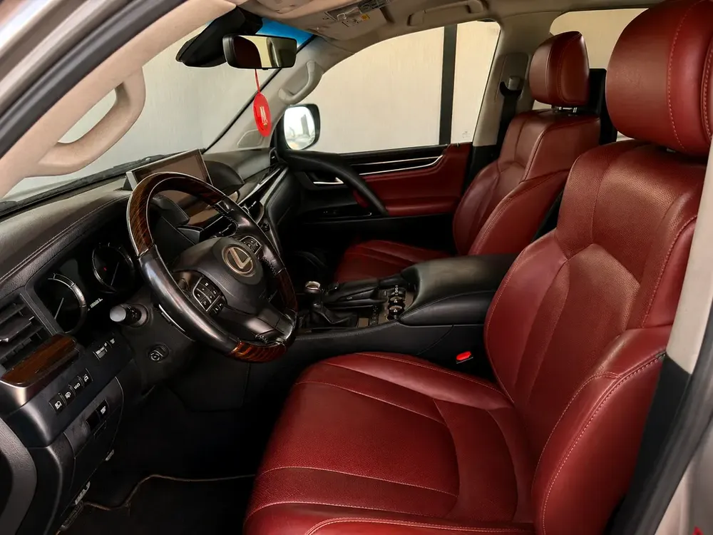 Lexus LX 570 Signature 2018 | GCC Specs | Pristine Condition - Image 9