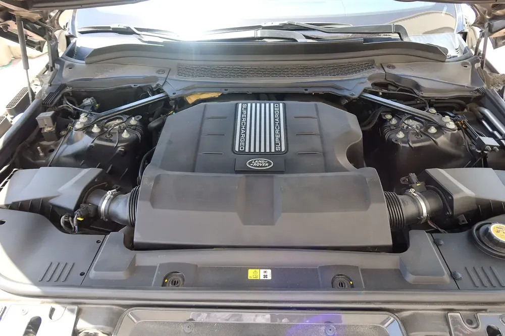 2015 RANGE ROVER SPORT HSE SUPERCHARGED GCC LOW KMS - Image 11