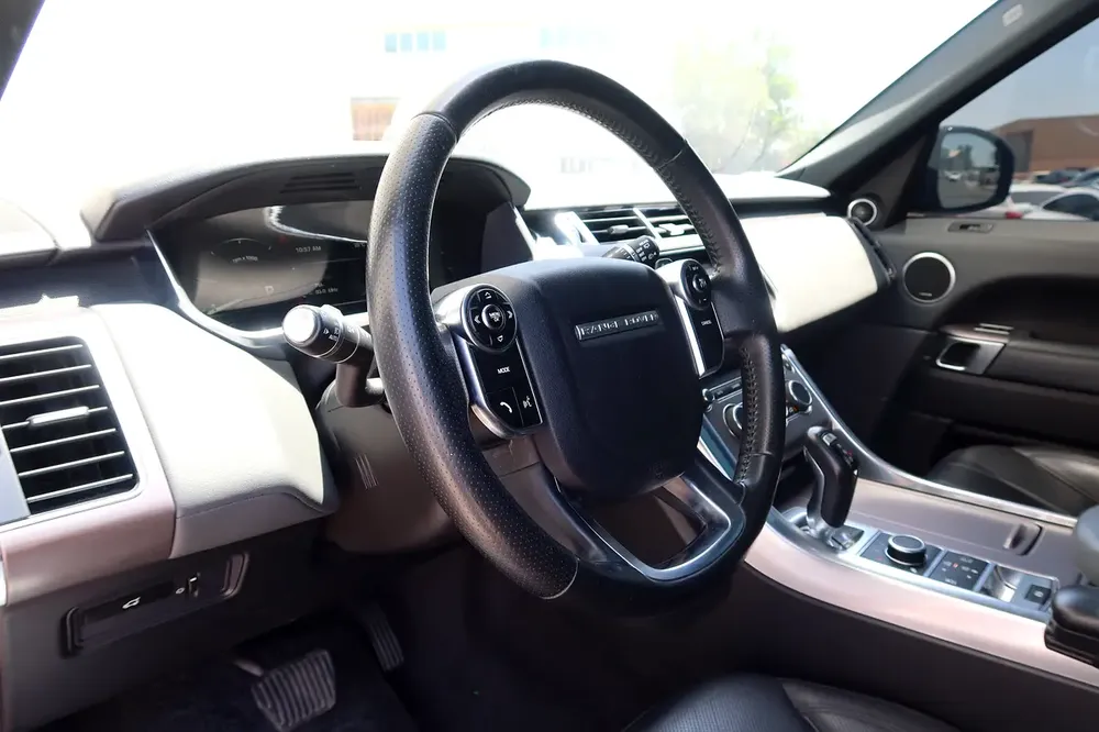 2015 RANGE ROVER SPORT HSE SUPERCHARGED GCC LOW KMS - Image 15