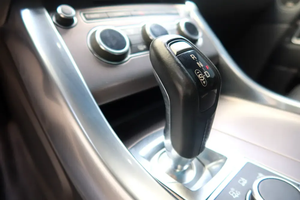 2015 RANGE ROVER SPORT HSE SUPERCHARGED GCC LOW KMS - Image 17
