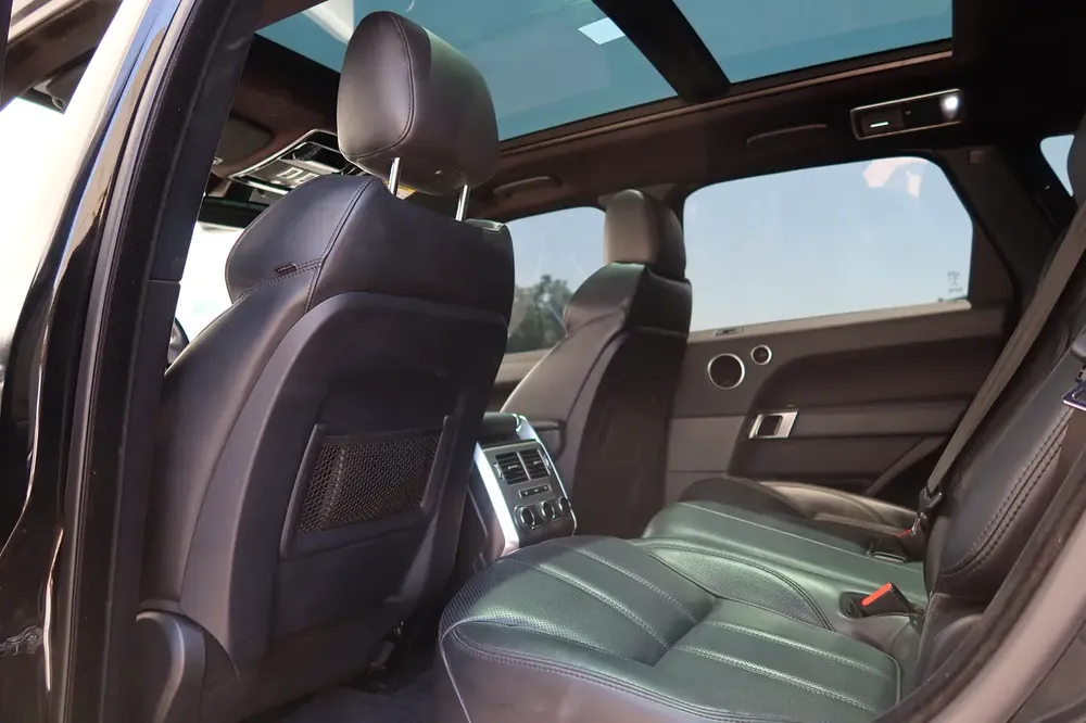 2015 RANGE ROVER SPORT HSE SUPERCHARGED GCC LOW KMS - Image 19