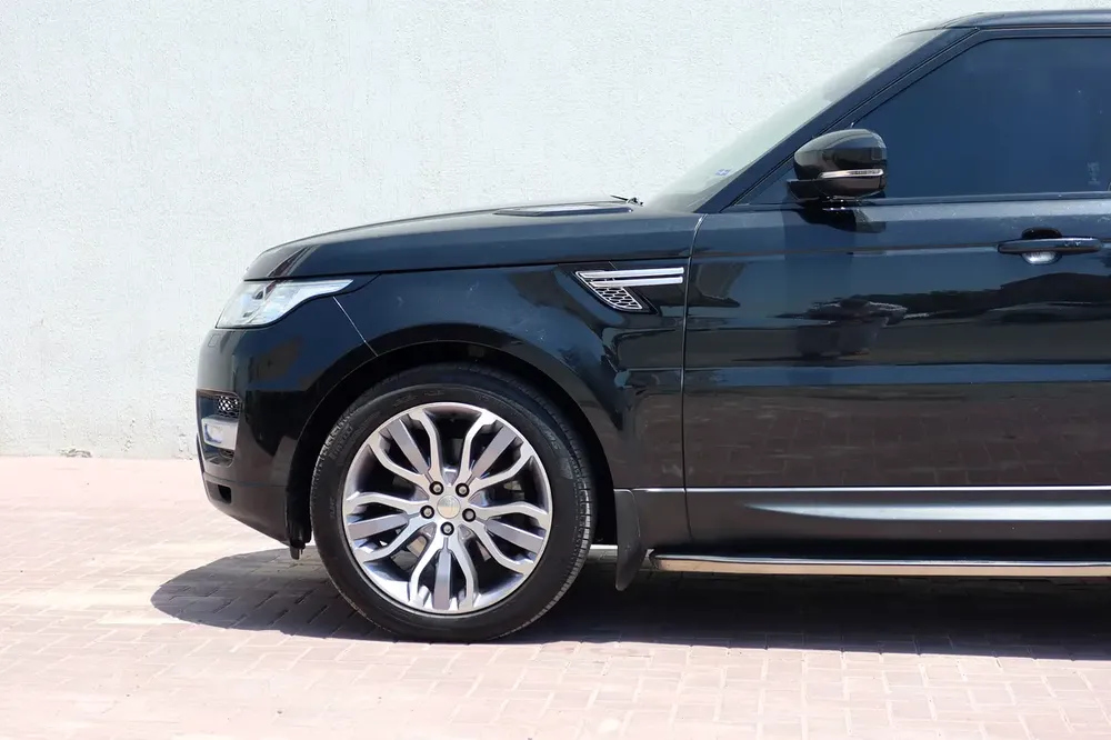 2015 RANGE ROVER SPORT HSE SUPERCHARGED GCC LOW KMS - Image 5