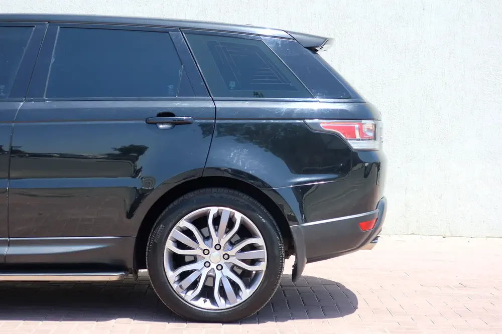 2015 RANGE ROVER SPORT HSE SUPERCHARGED GCC LOW KMS - Image 6