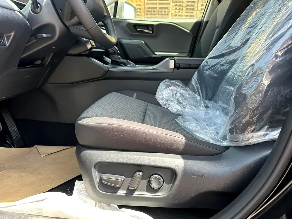 Toyota RAV4 XLE 2.5L 2026 GCC Black (Export Only) - Image 14