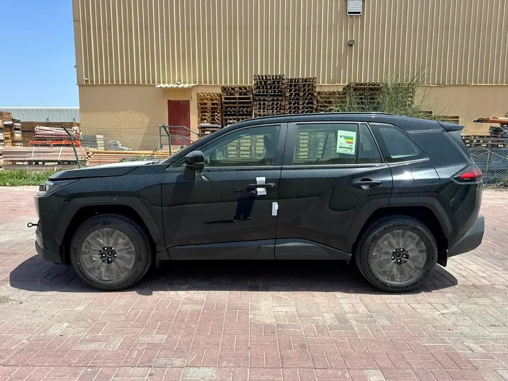 Toyota RAV4 XLE 2.5L 2026 GCC Black (Export Only) - Image 4