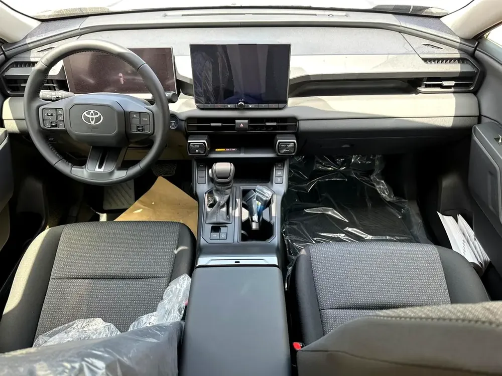 Toyota RAV4 XLE 2.5L 2026 GCC Black (Export Only) - Image 9