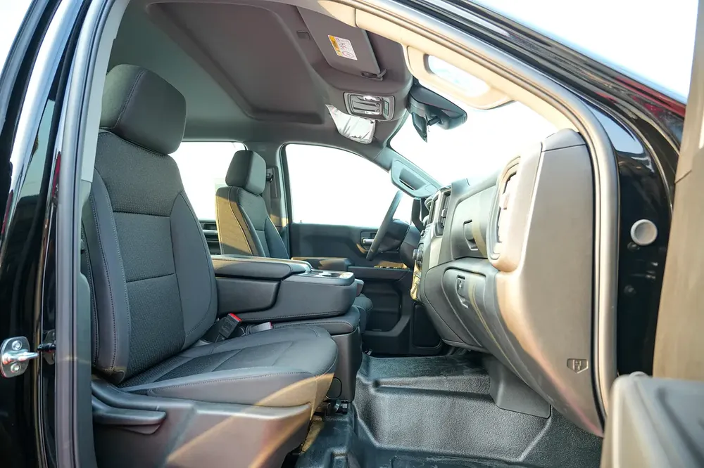 2025 Chevrolet Silverado 4X4 GCC Specs - Brand New - Image 10