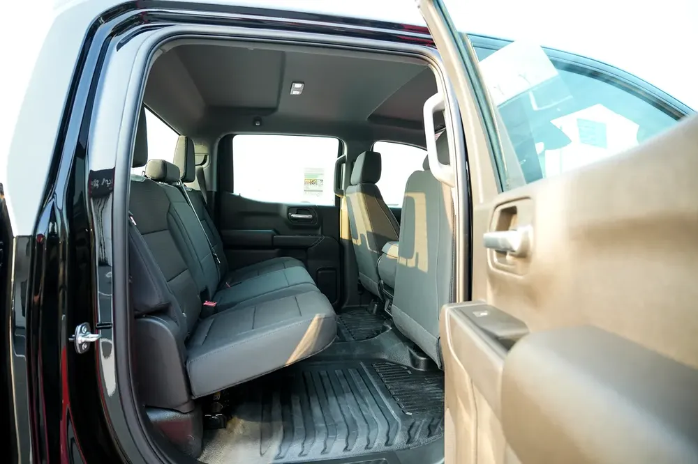 2025 Chevrolet Silverado 4X4 GCC Specs - Brand New - Image 11