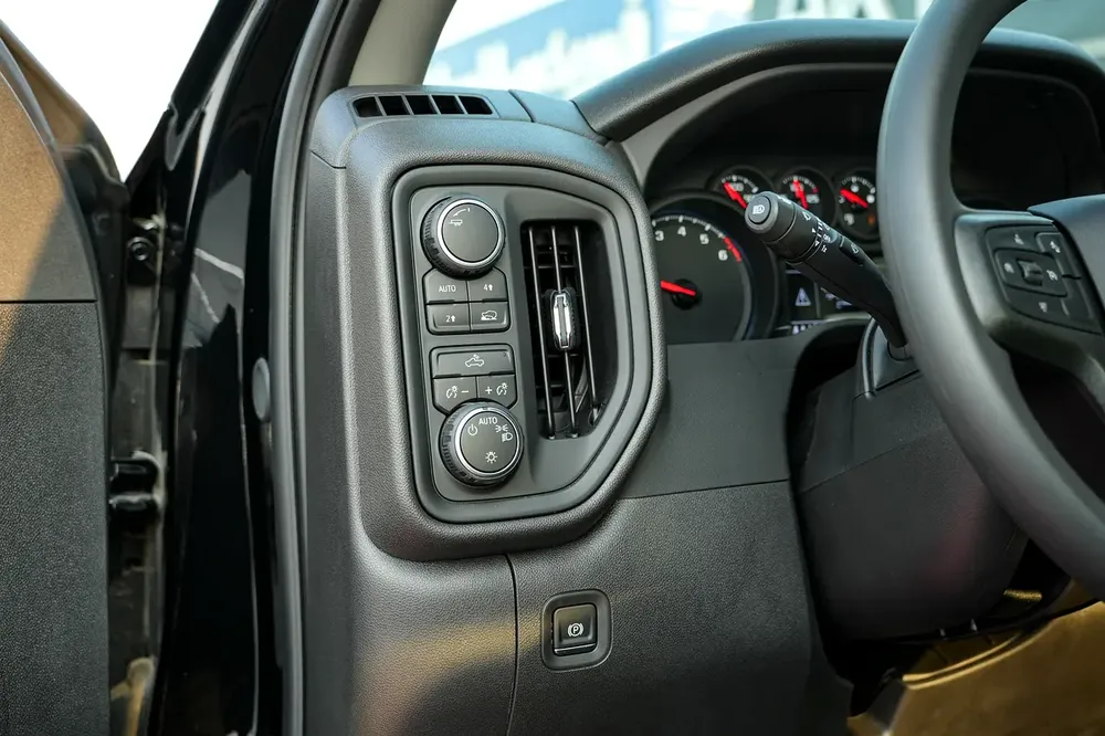 2025 Chevrolet Silverado 4X4 GCC Specs - Brand New - Image 12