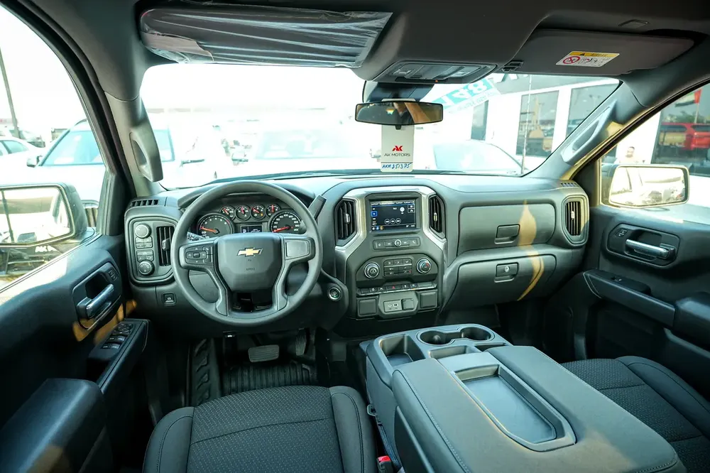 2025 Chevrolet Silverado 4X4 GCC Specs - Brand New - Image 9