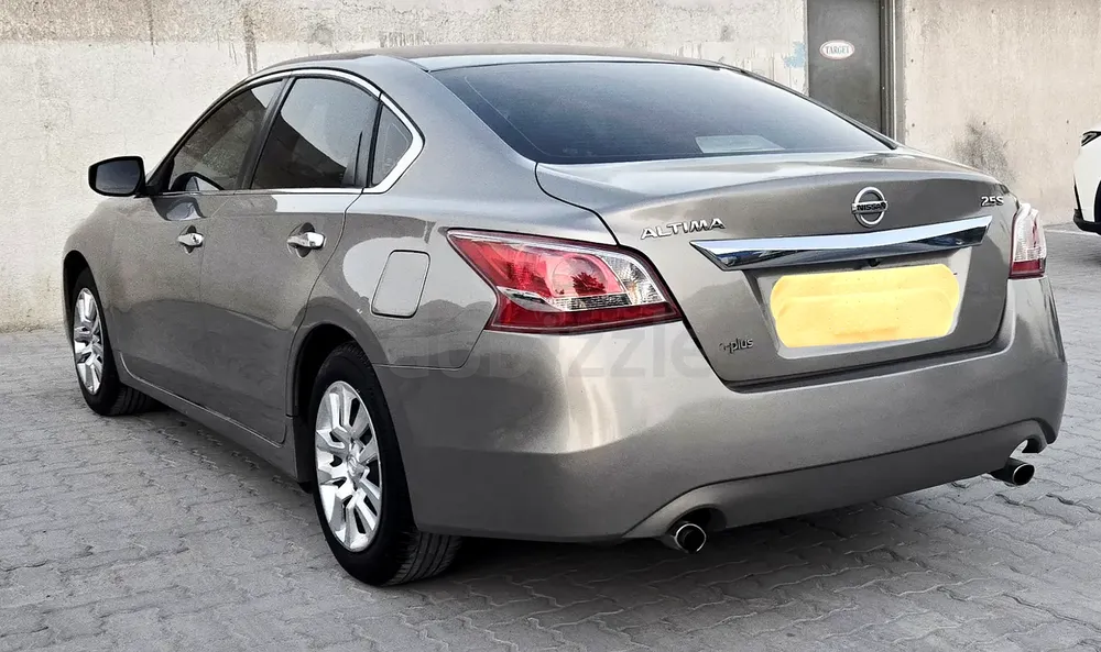 NISSAN ALTIMA Model 2013 GCC SPECS SERVICE HISTORY AL HABTOOR VERY CLEAN GOOD CONDITION - Image 4