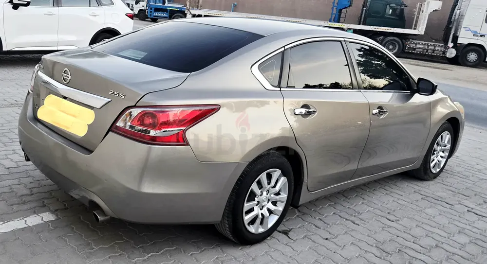 NISSAN ALTIMA Model 2013 GCC SPECS SERVICE HISTORY AL HABTOOR VERY CLEAN GOOD CONDITION - Image 5
