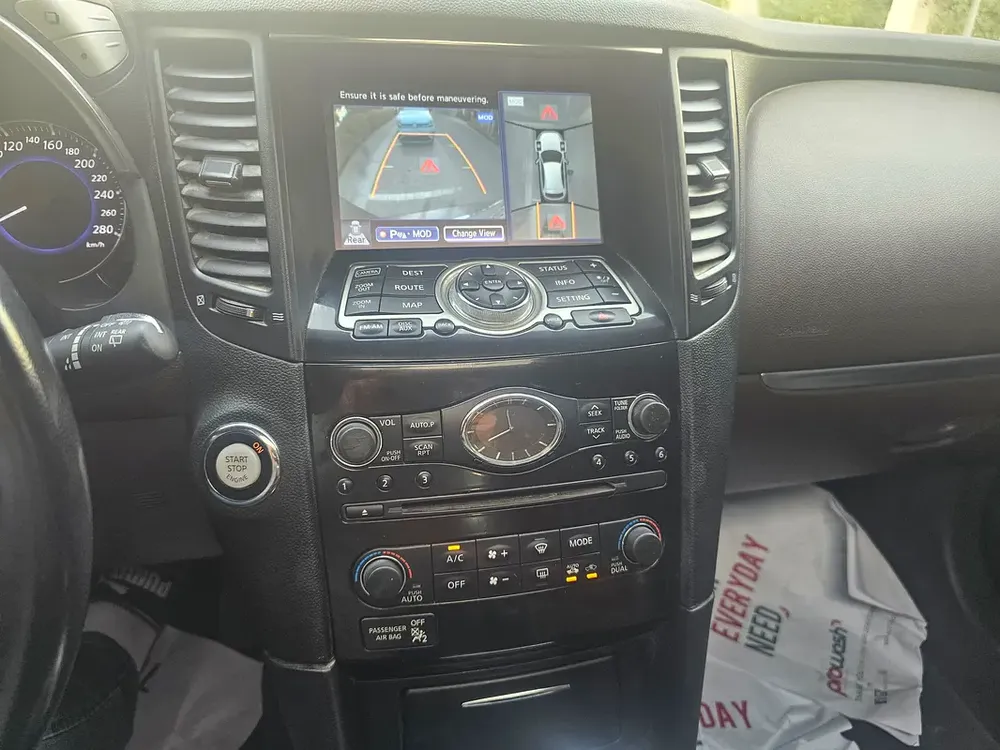 Infiniti QX70 Luxury Plus 2019 GCC Specs low mileage , service history - Image 10