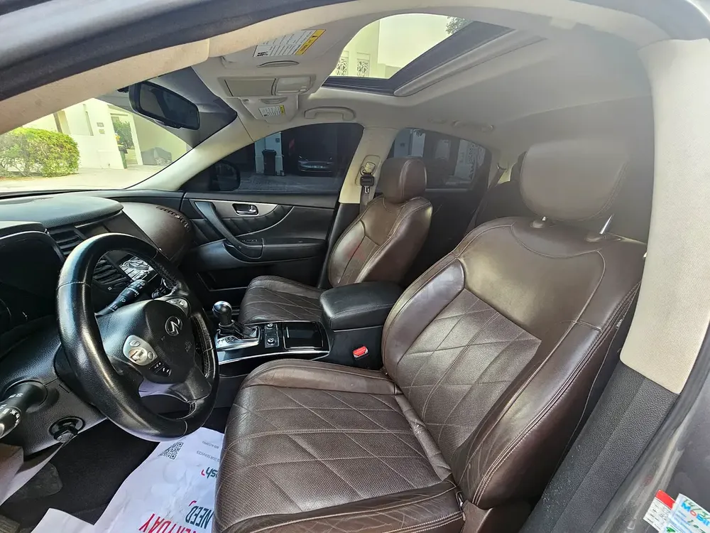Infiniti QX70 Luxury Plus 2019 GCC Specs low mileage , service history - Image 11
