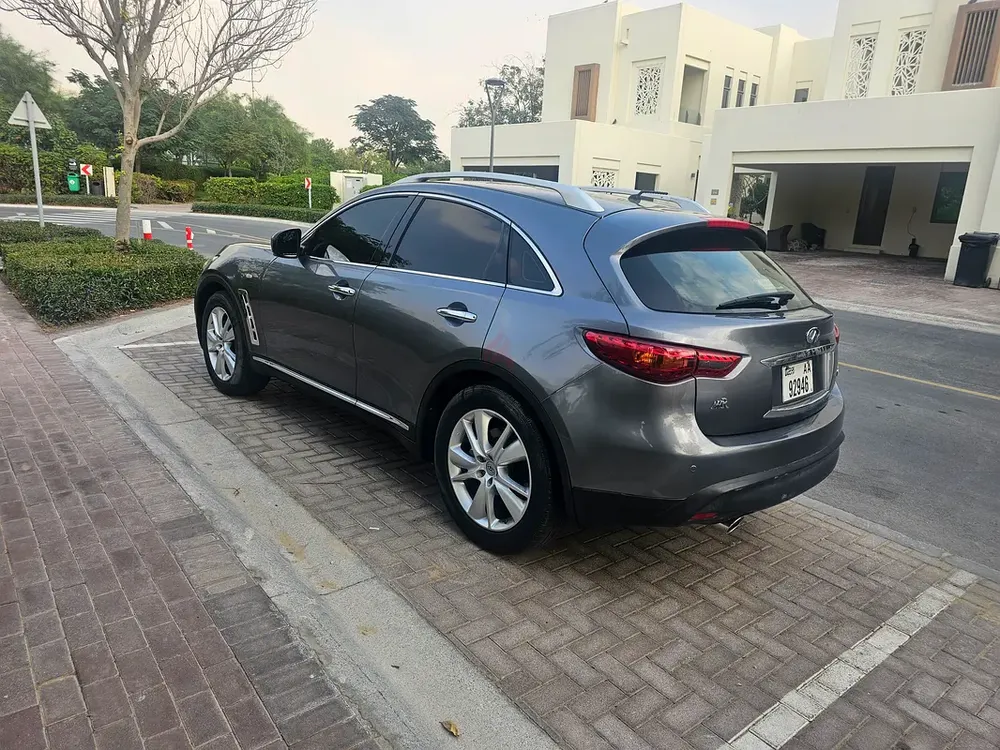 Infiniti QX70 Luxury Plus 2019 GCC Specs low mileage , service history - Image 8