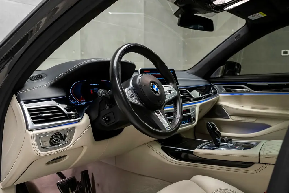 2020 760li | v12 | WARRANTY AVAILABLE | LOW MILEAGE - Image 10