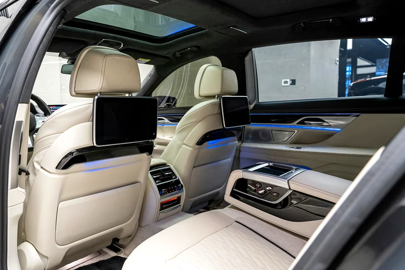 2020 760li | v12 | WARRANTY AVAILABLE | LOW MILEAGE - Image 11