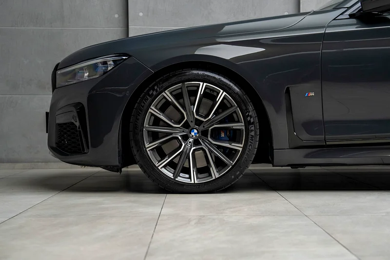 2020 760li | v12 | WARRANTY AVAILABLE | LOW MILEAGE - Image 16