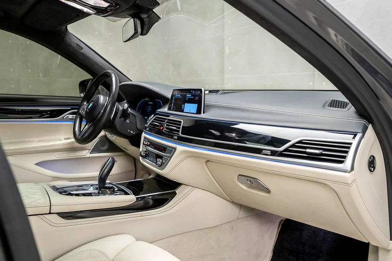 2020 760li | v12 | WARRANTY AVAILABLE | LOW MILEAGE - Image 6