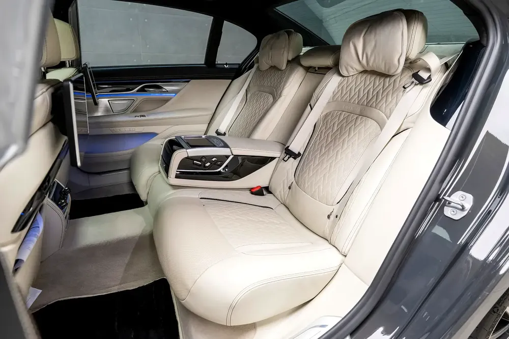 2020 760li | v12 | WARRANTY AVAILABLE | LOW MILEAGE - Image 7