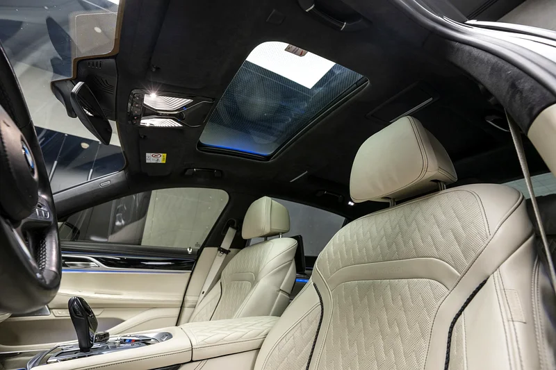 2020 760li | v12 | WARRANTY AVAILABLE | LOW MILEAGE - Image 9