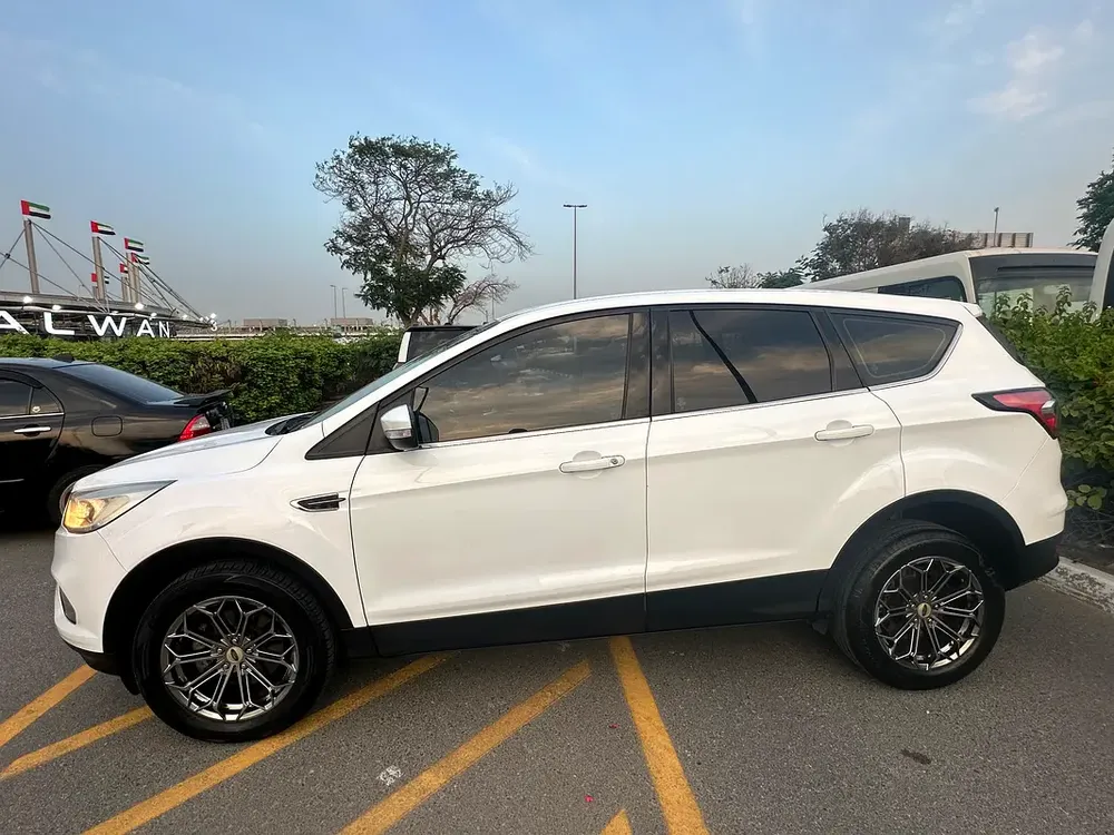 600/- AED EMI Ford Escape - Mid Option - 2019 - GCC Specs Well Maitained - Image 4