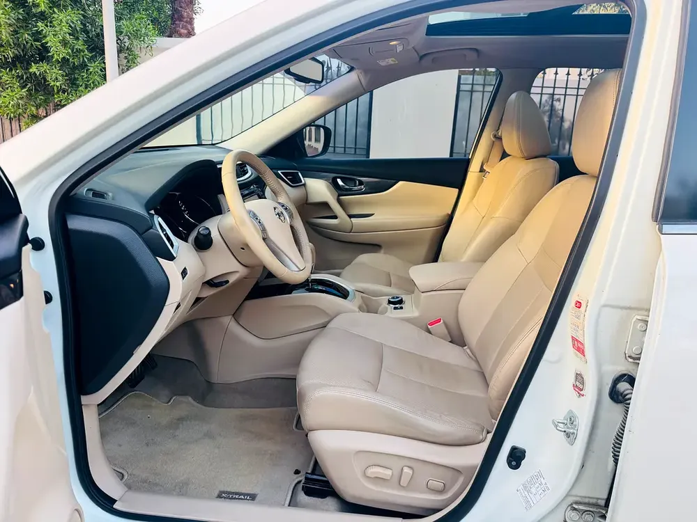 2017 Nissan X-Trail SL | GCC Specs | Full Service History | Panoramic Roof | Well Maintained - Image 10