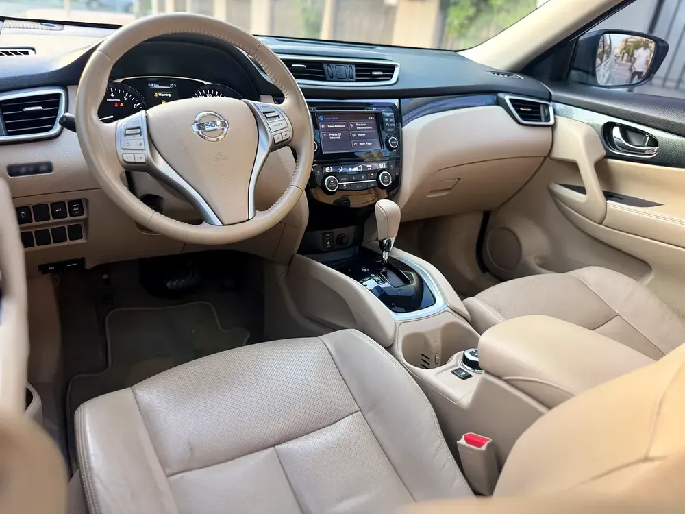 2017 Nissan X-Trail SL | GCC Specs | Full Service History | Panoramic Roof | Well Maintained - Image 12